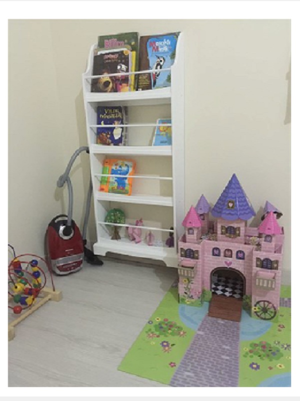 Yumi Lake Montessori Kitaplık